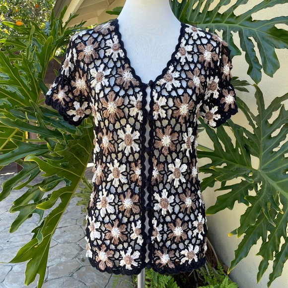 White Stag Tops - Vintage crochet floral top